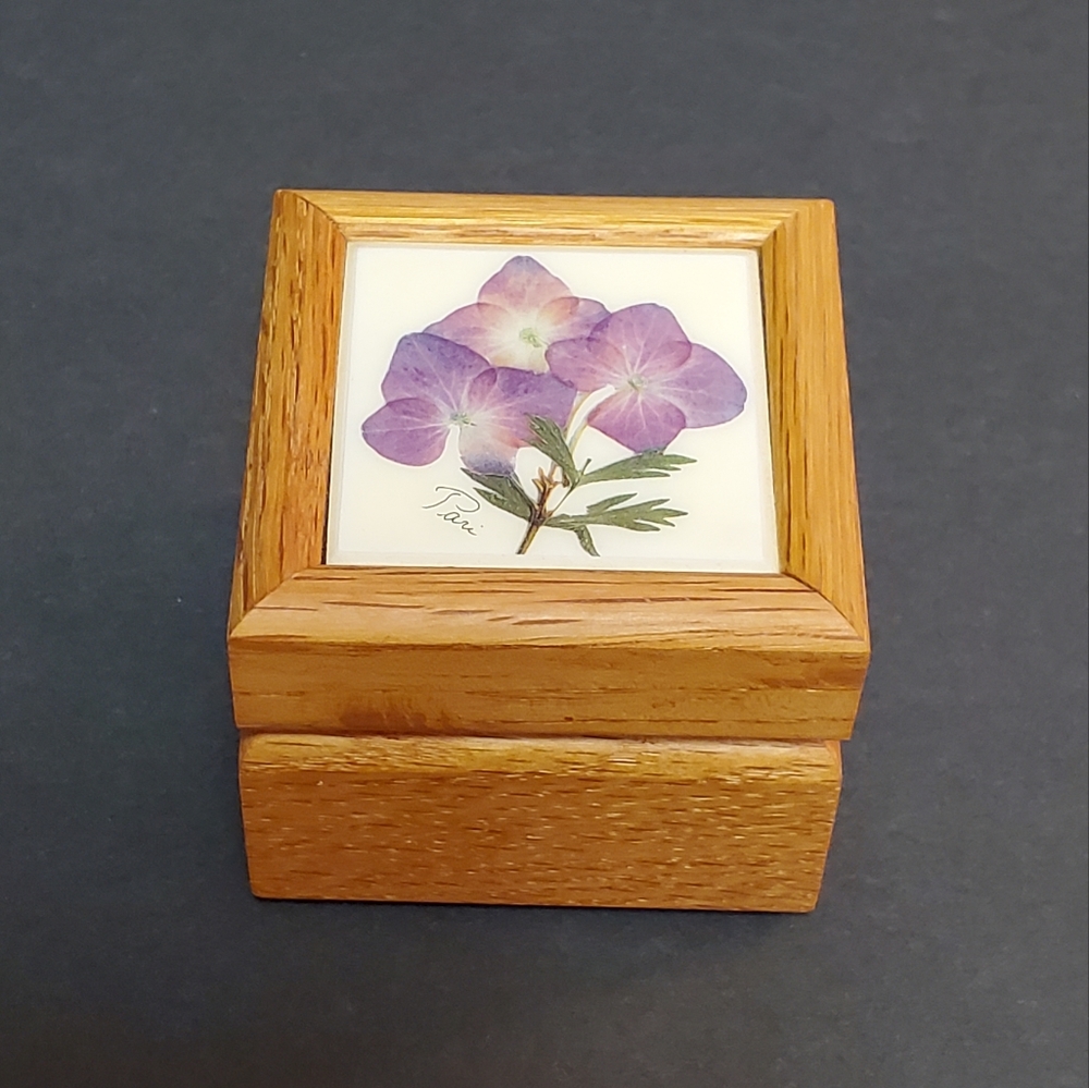 Pari Wood/Tile Keepsake Box